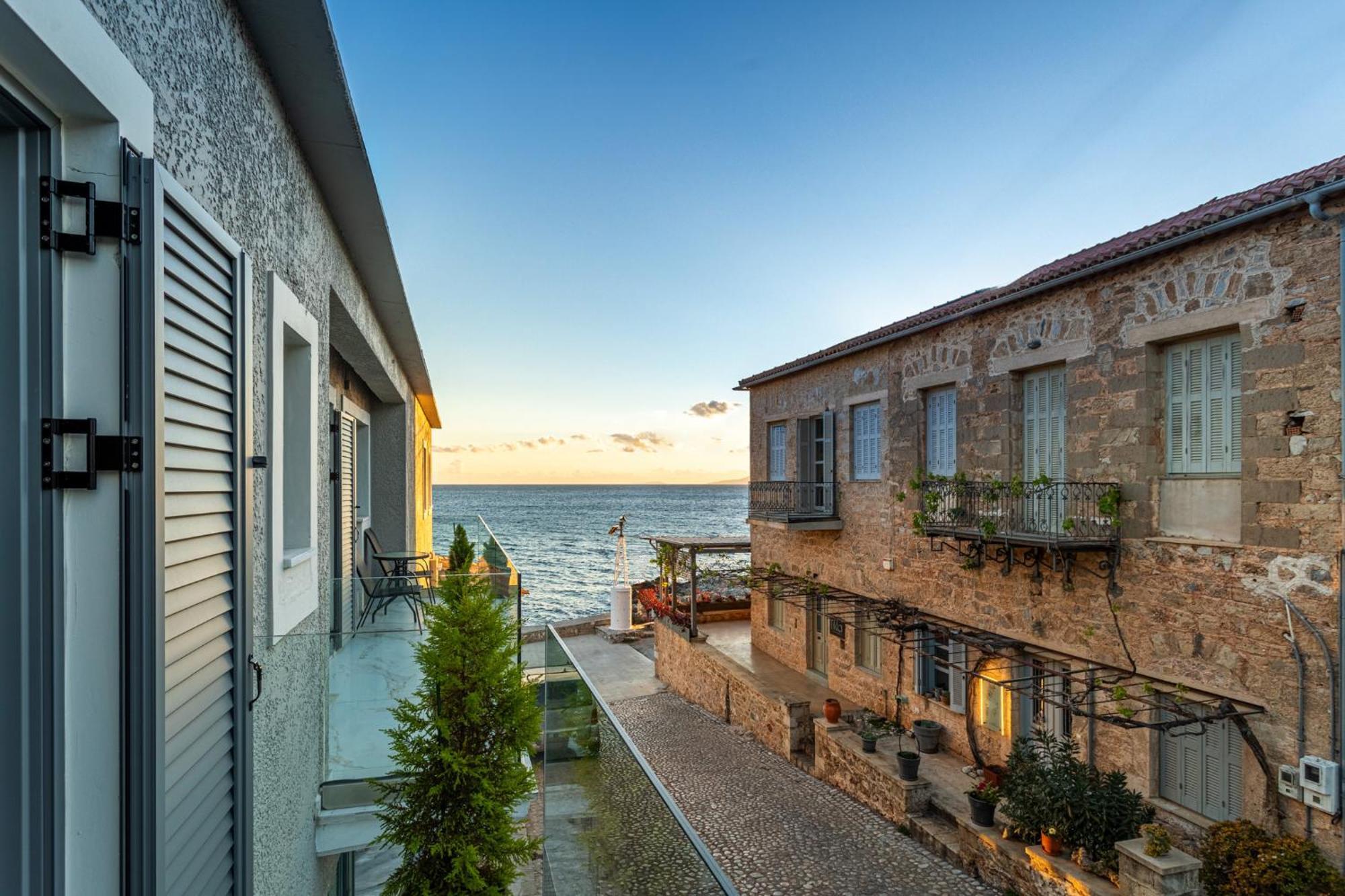 Marina Apartments Kardhamili Bagian luar foto